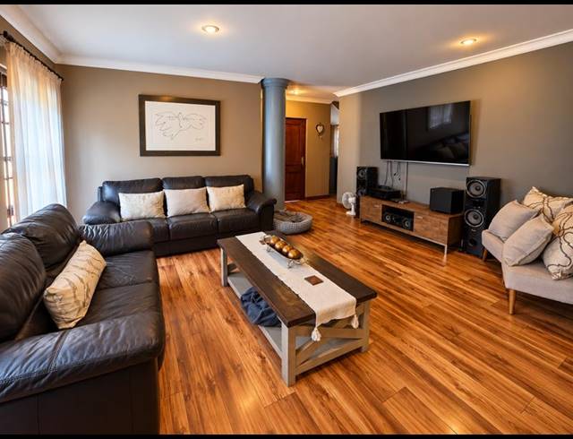 3 BEDROOM TOWNHOUSE FOR SALE IN FAERIE GLEN